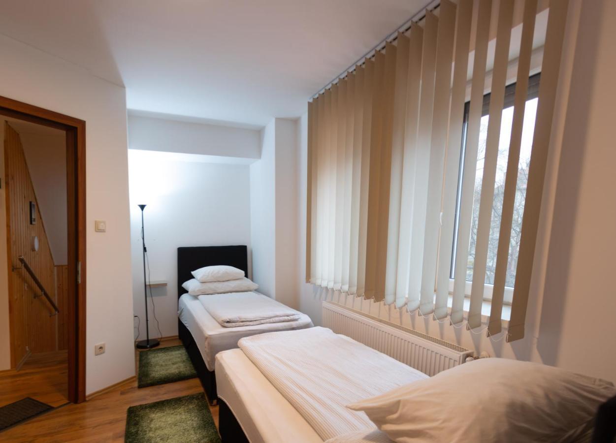 Poroszlay Apartman Дебрецен Екстериор снимка