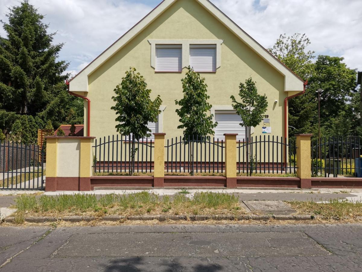 Poroszlay Apartman Дебрецен Екстериор снимка