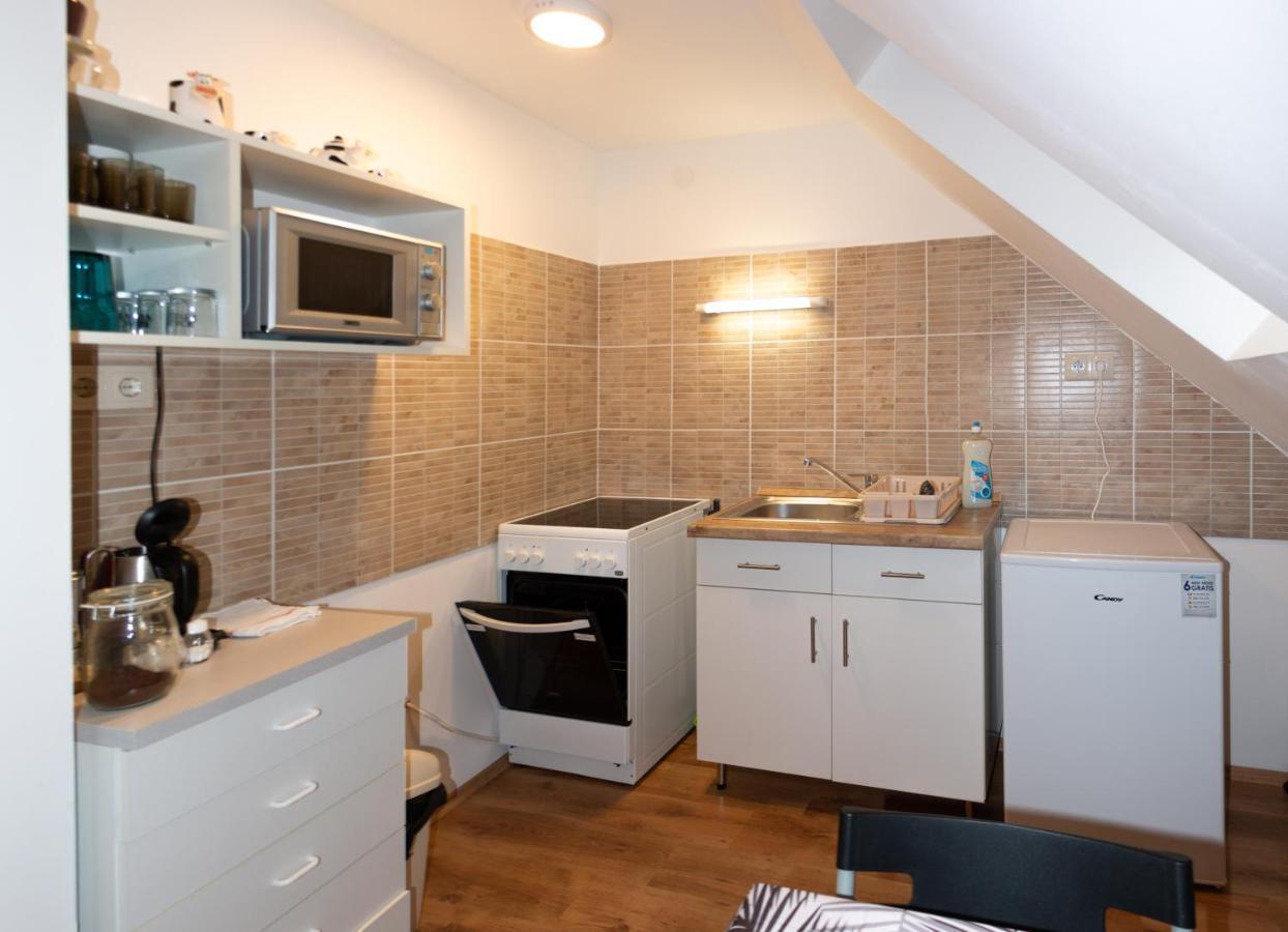 Poroszlay Apartman Дебрецен Екстериор снимка
