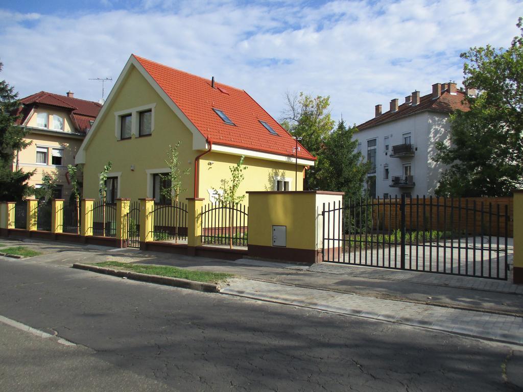 Poroszlay Apartman Дебрецен Екстериор снимка