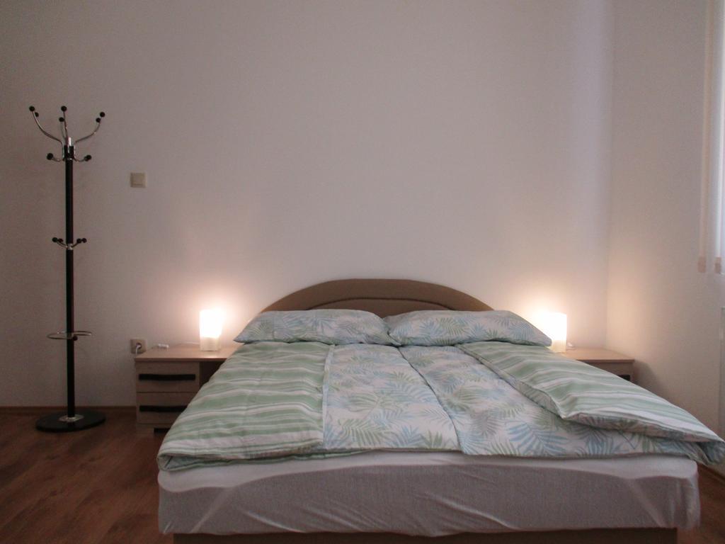 Poroszlay Apartman Дебрецен Екстериор снимка