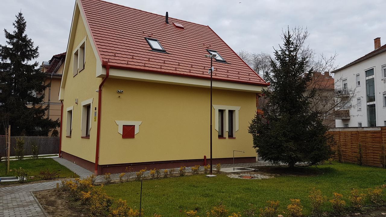 Poroszlay Apartman Дебрецен Екстериор снимка